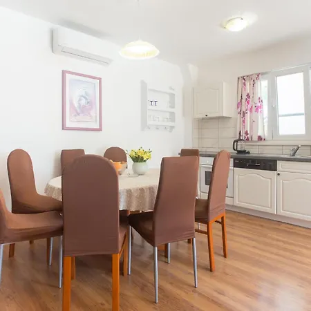 Holiday home In With Kitchen