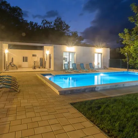 Lovely In Tatil Evi Kučiće